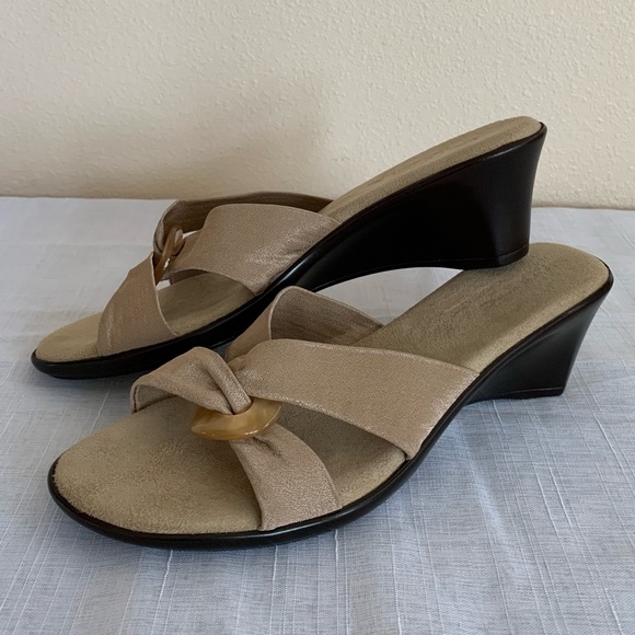 New Italian handmade Slides with Buckle 9M 
Wedges
Size: US 9M - Picture 3 of 9